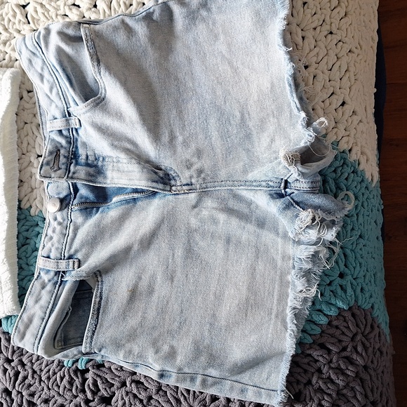 Zara top & jean shorts - Picture 2 of 7
